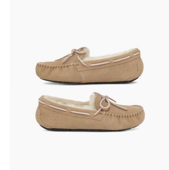 Ugg Dakota Moccasins - Picture 2 of 16